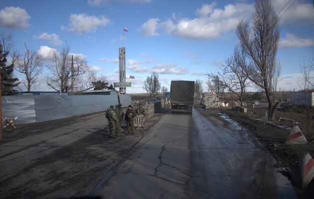 У Маріуполі зафіксовано рух вантажівок окупантів із новим маркуванням у напрямку Бердянська