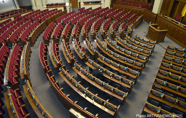 На заседании Рады «легально» отсутствует около 40 депутатов. Куда они делись?