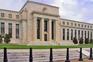 ФРС сохранила базовую ставку, но к концу году обещает сократить ее в три этапа