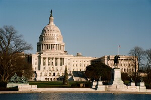 Сенат США поддержал проект бюджета на $1,2 трлн, чтобы предотвратить 