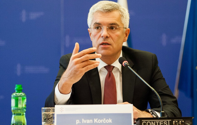 На выборах президента в Словакии проевропейский политик обходит члена команды Фицо