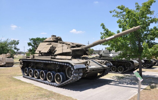 Испания выставила на аукцион 16 танков времен Холодной войны