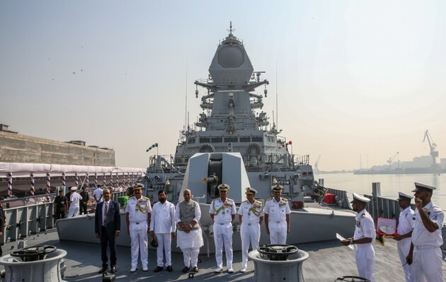 Росія в обхід санкцій поставить Індії військові кораблі-ракетоносці – Bloomberg