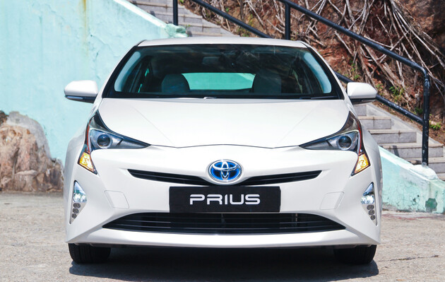 Жена руководителя патрульной полиции купила Toyota Prius в 100 раз дешевле рыночной цены – имеет зарплату за год 1237 грн