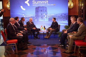 Зеленский встретился с новым президентом Венгрии и пригласил на саммит мира