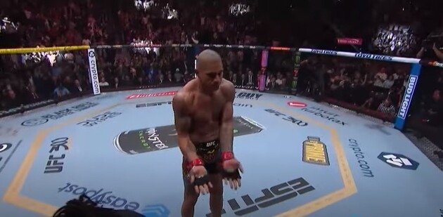 UFC 300: Перейра эффектно защитил пояс в бою против Хилла