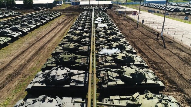 Експерти підрахували скільки важкої техніки є у Росії: знайшли 5450 танків і багато іншої зброї