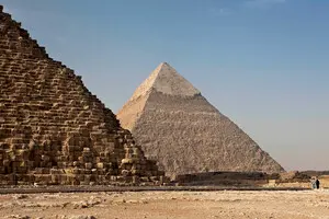 Широта Пирамиды Хеопса равна скорости света: случайно или нет