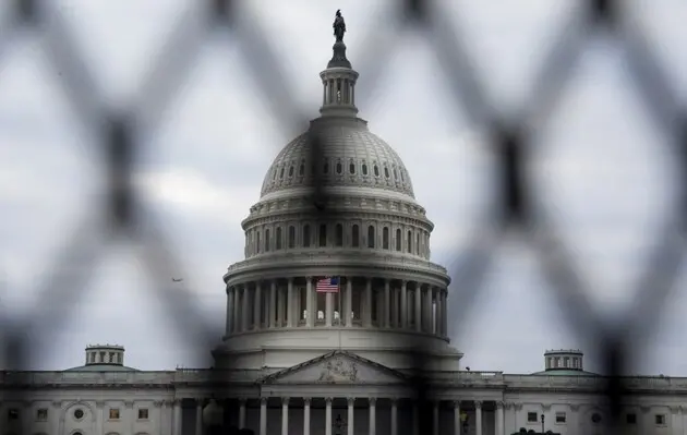 С такими друзьями как Конгресс США, Украине вряд ли нужны враги — Bloomberg