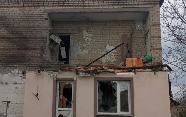 Войска РФ ранили человека в Херсонской области, в результате вражеских обстрелов повреждены дома