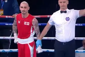 Грузинский боксер отказался фотографироваться с россиянином на чемпионате Европы