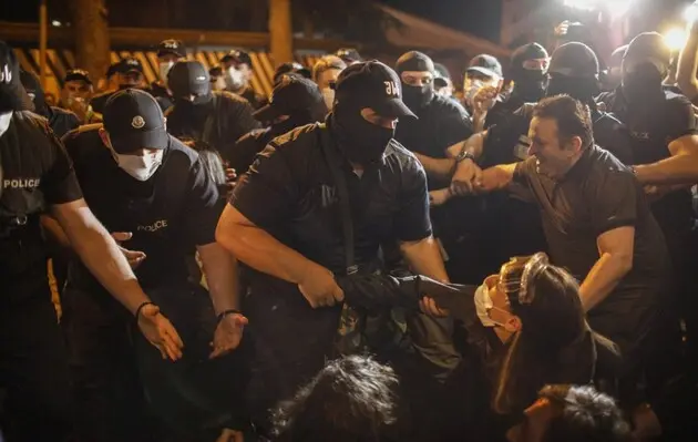 В Грузии усилились столкновения с полицией после вынесения законопроекта «об иноагентах» на второе чтение
