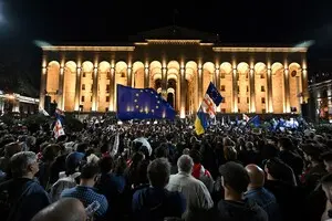 В Грузии протестуют против закона об иноагентах, в парламенте произошла массовая драка