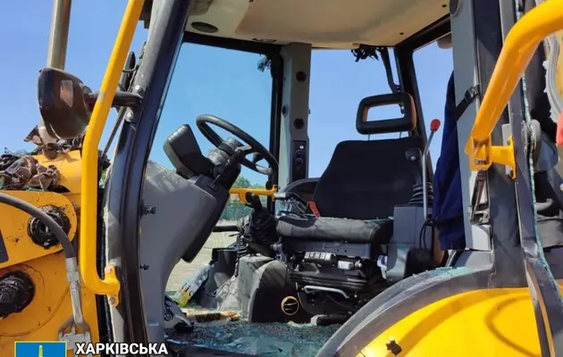 Росіяни поцілили дроном по трактору на Харківщині. Постраждала людина