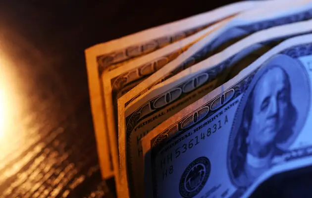 Що відбувається навколо кошику основних світових валют: чи можна приборкати сильний долар? — Financial Times 