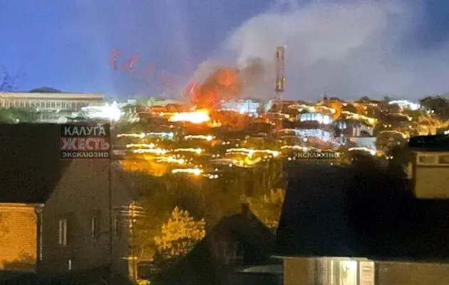 Внаслідок атаки безпілотників на ще одному російському НПЗ спалахнула масштабна пожежа