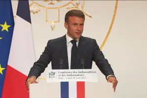 Макрон помиляється, вважаючи, що ядерна парасолька Франції може захистити Європу — Politico