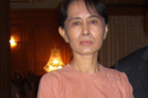 Военные власти Мьянмы освободили лидера оппозиции Сан Су Чжи после 15 лет домашнего ареста