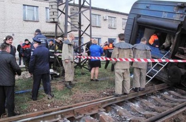 Прокуратура назвала три версии аварии пассажирского поезда в Запорожской области (ФОТО)