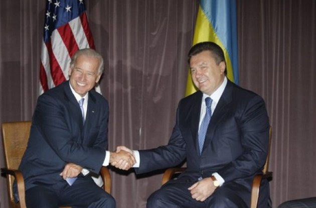 Янукович запевнив Байдена у відкритості українських виборів