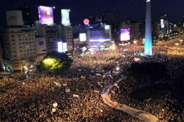 Многотысячные акции протеста охватили Аргентину