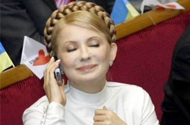 Тимошенко целый час с кем-то говорила по мобильному телефону