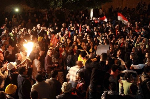 Столкновения идут по всему Египту, оппозиция захватила 