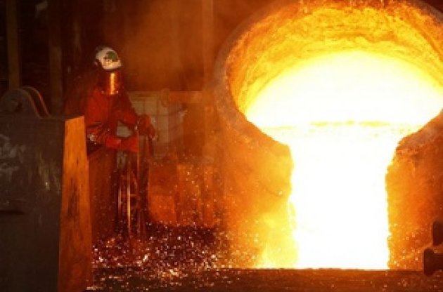 В Мариуполе на меткомбинате разлилось 150 тонн горячей стали: есть жертвы
