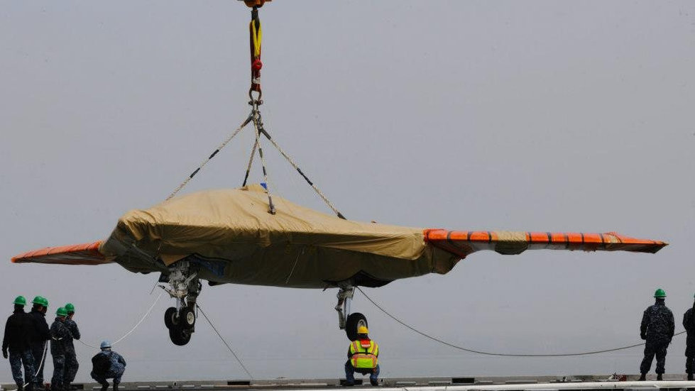 Американский беспилотник-невидимка впервые совершил взлет с авианосца