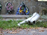 Вандалы во Львовской области оторвали памятнику УПА голову