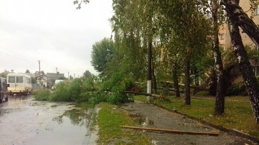 Смерч в Ровенской области повредил десятки домов