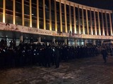 Міліція охороняє правопорядок перед концертом Ані Лорак, 27 листопада