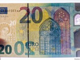 Єврозона завершує підготовку до введення нової банкноти в 20 євро