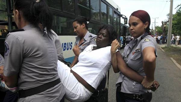 Поліція затримала учасницю групи "Жінки в білому"