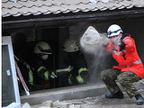 Под завалами рухнувшего в Шевченковском районе Киева отселенного пятиэтажного дома могут быть еще один или два человека