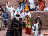 Изгнание дьявола. Фото: Марио Адарио. Из серии Ethiopian Christmas Pilgrimage to Lalibela