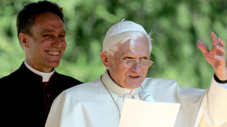 Сообщение о скором уходе Папы Римского Бенедикта XVI взбудоражило весь католический мир.