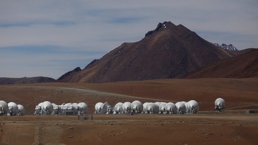 Астрономический комплекс построен на высоте 5 тысяч метров в чилийской пустыне Атакама