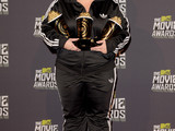Актрисе Эмме Уотсон вручили специальную награду - как персоне, которая несмотря на свой юный возраст вдохновляет всех прекрасной работой и безупречной репутацией.