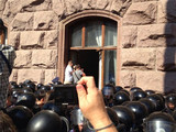 Оппозиция прорвалась в здание КГГА