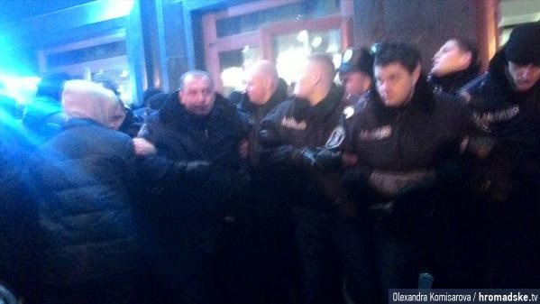Милиция охраняет правопорядок на концерте Ани Лорак, Дворец "Украина"
