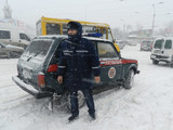 Снігова стихія паралізувала автомобілістів.