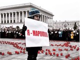 Украинцы вышли на Майдан, чтобы поддержать жителей Мариуполя