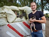 В соцсетях фотографии бойцов с животными собирают сотни "лайков"
