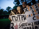 Около десяти активистов "троллили" любителей Путина