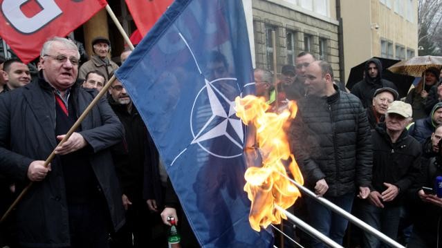 Сербские радикалы пришли в суд в поддержку своего лидера Воислава Шешеля