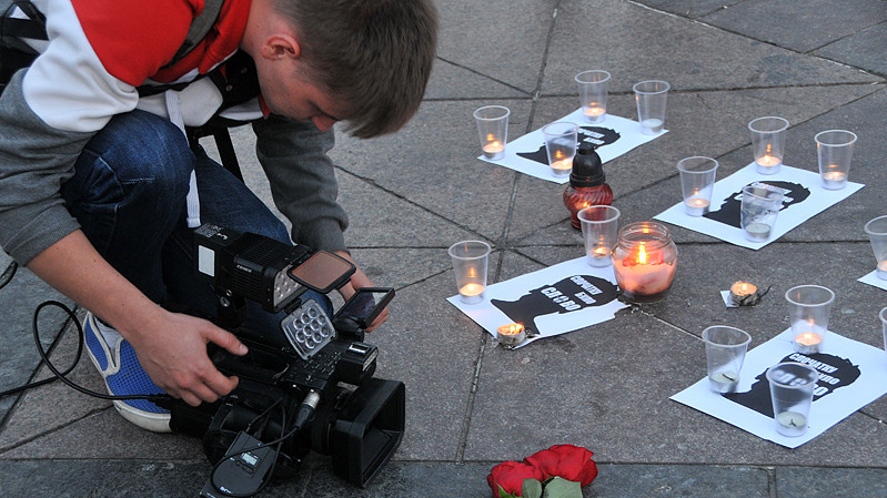 Около сотни человек собрались в центре Киева почтить память Гонгадзе