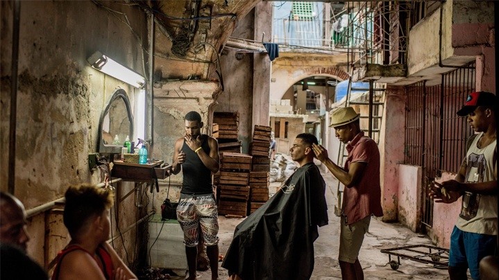 Гавана, уличная парикмахерская. Фото: Том Мунита