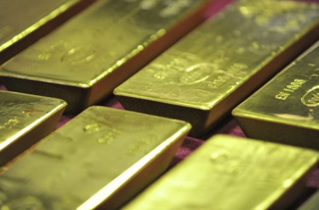 Нацбанк почти вдвое увеличил долю золота в международных резервах