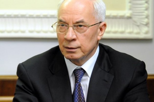 Азаров раскритиковал депутатов за драки и позвал оппозицию на переговоры